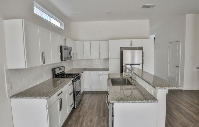 3 beds, 2.5 baths, $1,850, Unit Dakota st #102