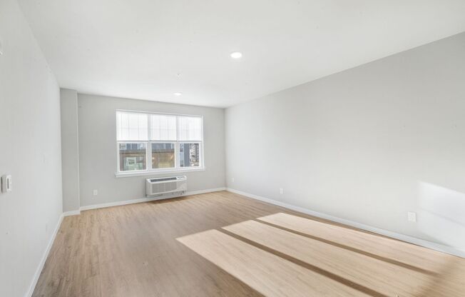 1 bed, 1 bath, 918 sqft, $2,220, Unit 4205