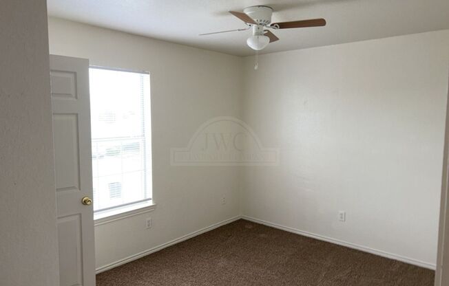 3 beds, 2 baths, $875, Unit 3307 Toledo Unit C