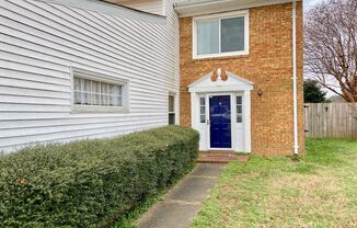 3BD/2.5BA Townhouse with Garage! Close to Chick's Beach, Little Creek, and Town Center!