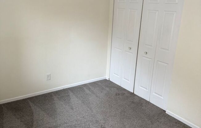 2 beds, 1 bath, 800 sqft, $750, Unit 7