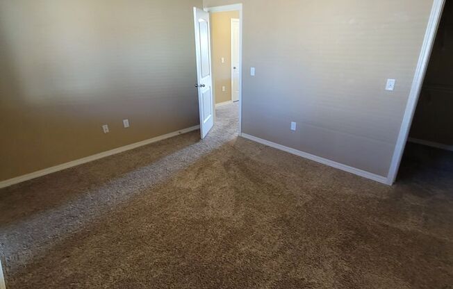 Spacious 4 Bedroom for Rent on Desert Lily