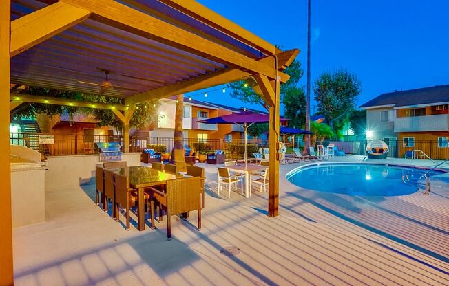 Courtyard Sitting With Shades at Pacific Trails Luxury Apartment Homes, California, 91722