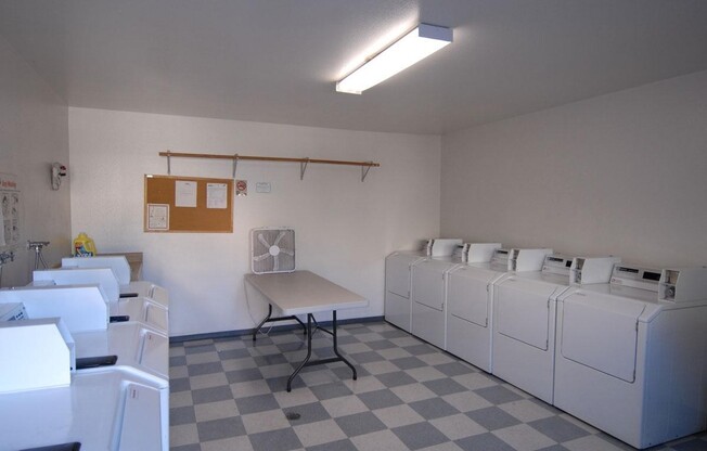 2 beds, 1 bath, 704 sqft, $1,995, Unit 202