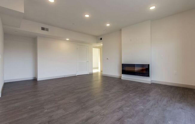 Camarillo Street (#477)