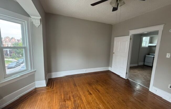2 beds, 1 bath, 1,200 sqft, $1,400, Unit 2nd Fl