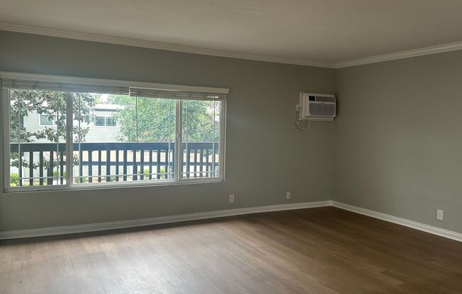 2 beds, 2 baths, 880 sqft, $2,750, Unit H-9