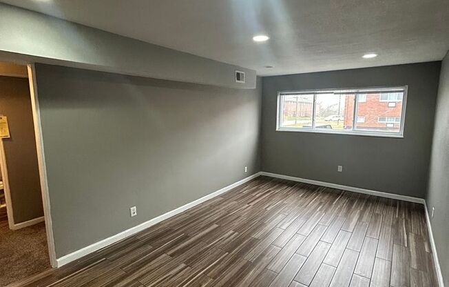 2 beds, 1 bath, 750 sqft, $1,095, Unit B01 1012 07