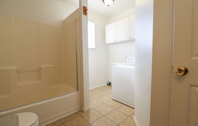 3 beds, 1 bath, $1,450, Unit 3638 Denver St