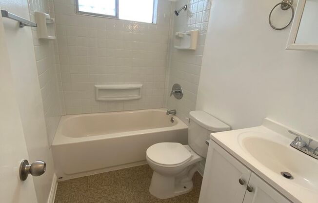 Studio, 1 bath, 370 sqft, $1,300