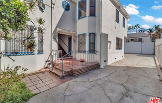 622 1/2 CLOVERDALE AVE