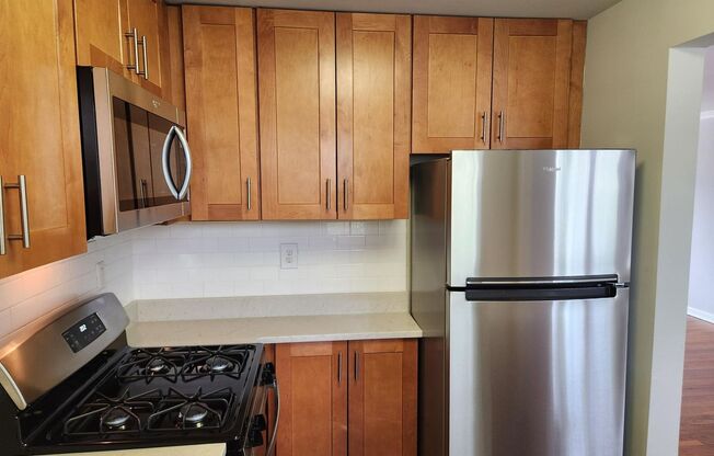 2 beds, 1 bath, 897 sqft, $2,205, Unit G-11