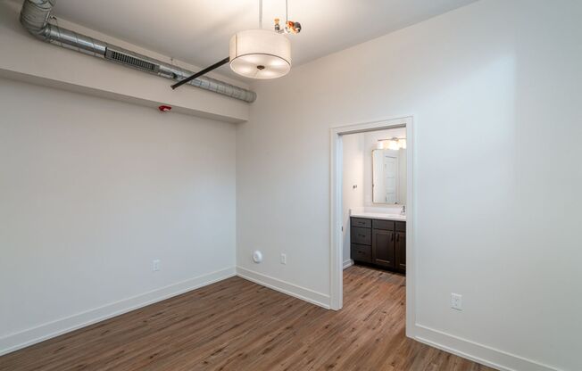 2 beds, 2 baths, $2,084, Unit 875 Michigan Ave Apt. 103