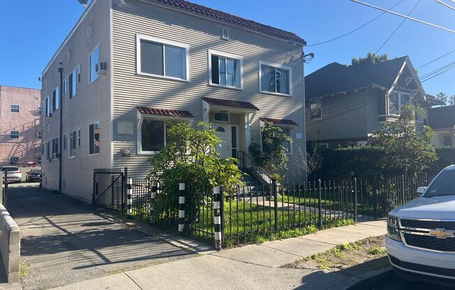 Studio Apartment $1350 Move In Today!!