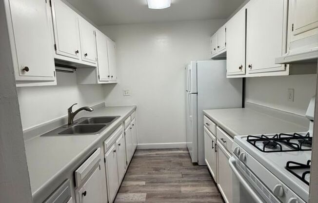 2 beds, 1 bath, 725 sqft, $1,400, Unit 12RW-4