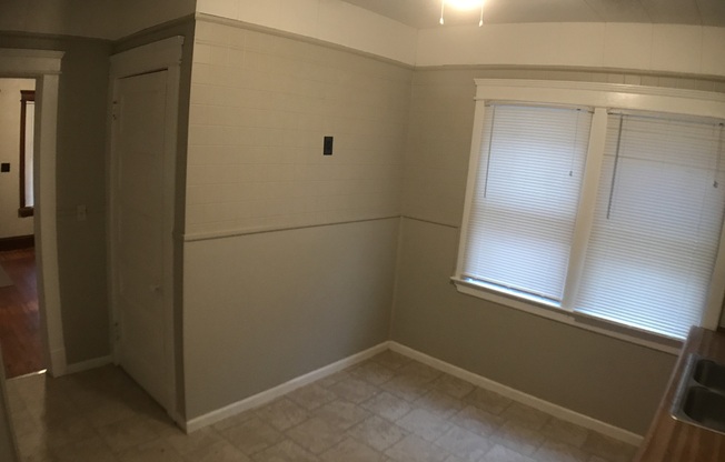 4 beds, 1 bath, $1,500