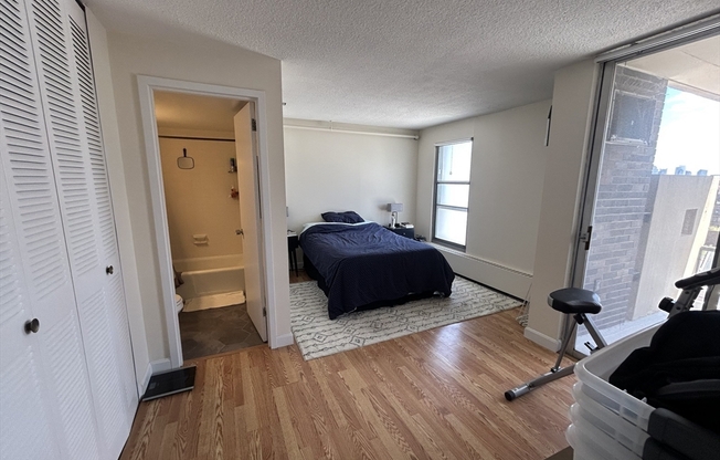1 bed, 1.5 baths, 700 sqft, $3,600, Unit 810