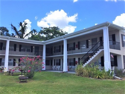 Carriage House Apts