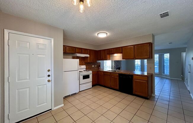 2 beds, 1.5 baths, 1,100 sqft, $1,750, Unit B