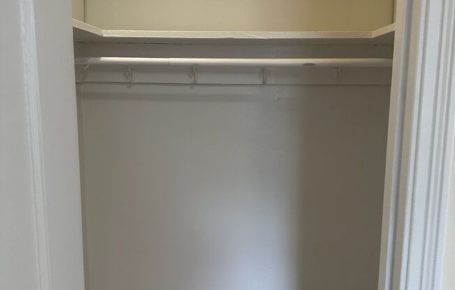 2 beds, 1 bath, 975 sqft, $1,800, Unit Royal York 114