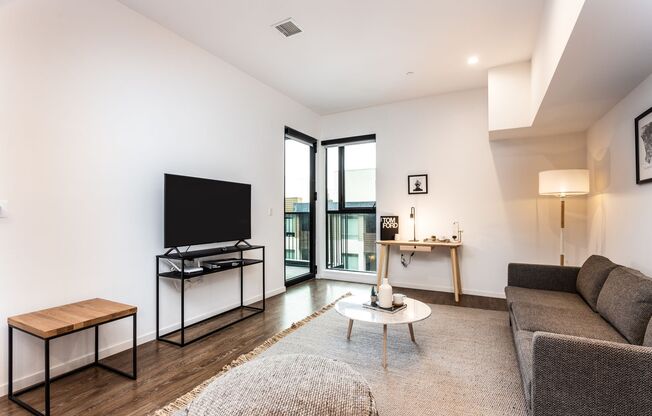 1 bed, 1 bath, 800 sqft, $3,300, Unit 316