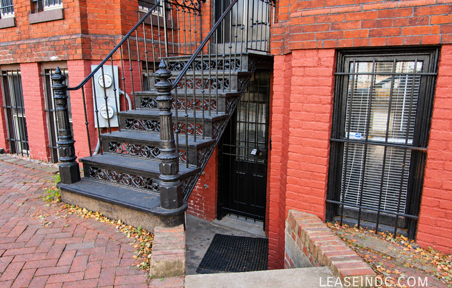 1414 SWANN ST