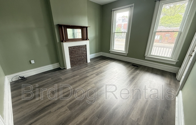 1044 1046 E LONG ST