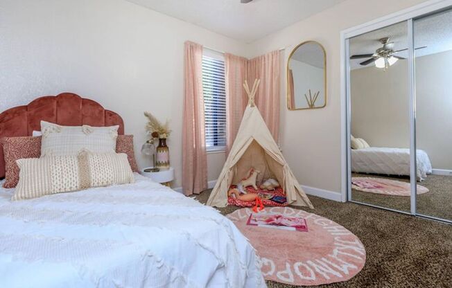 2 beds, 1 bath, 743 sqft, $1,750, Unit 16201