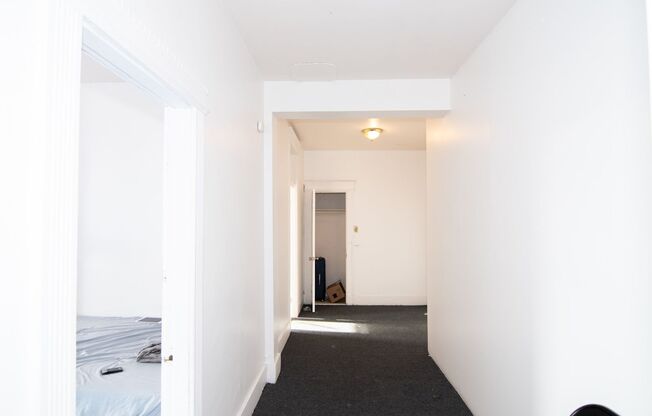 2 beds, 1 bath, $3,000, Unit Unit #30