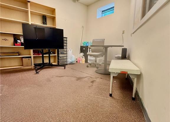 1711 W 10 ST