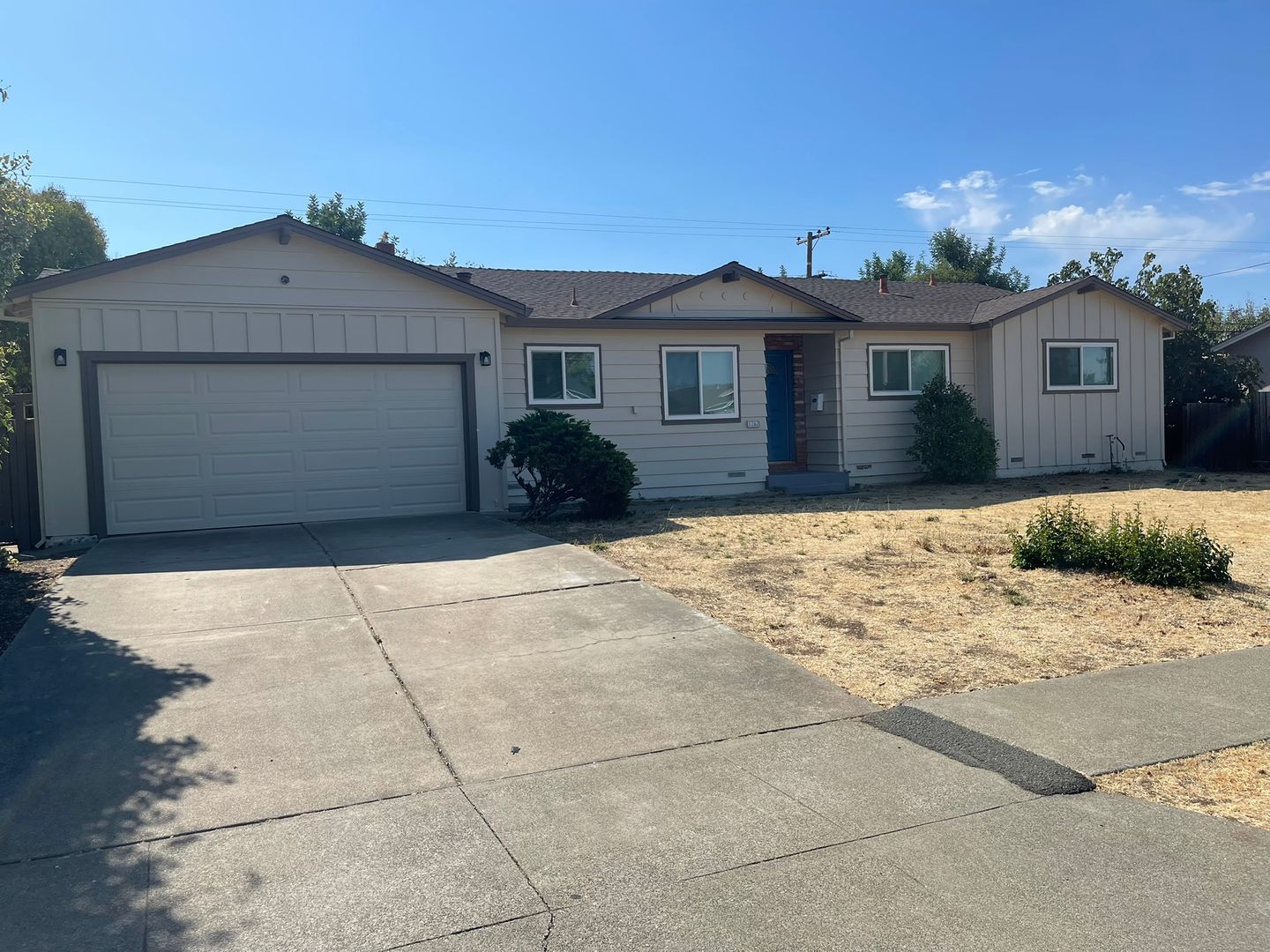 Concord Beautiful 3 bedroom 2 bath home, 1571 sq ft w/2 car garage.
