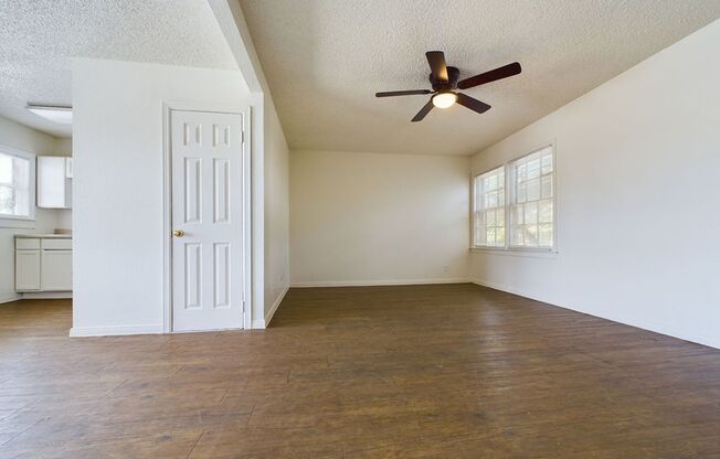 2 beds, 1 bath, 747 sqft, $700