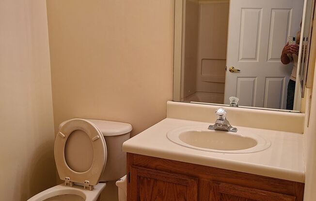 3 beds, 2 baths, 1,320 sqft, $2,794, Unit 1906