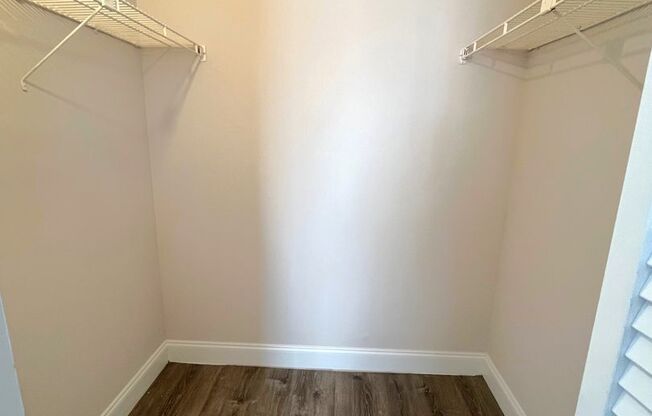 2 beds, 1 bath, 975 sqft, $1,889, Unit 1D