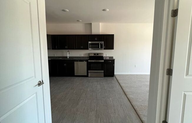 1 bed, 1 bath, 738 sqft, $1,125, Unit 434