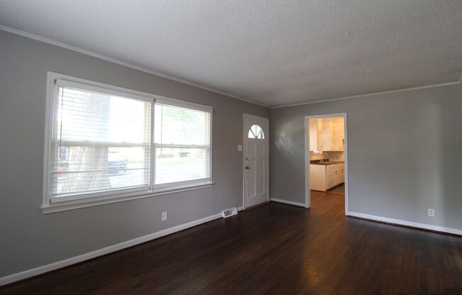 July 2025 FREE On This 2 Bedroom 1 Bath Home in Roeland Park