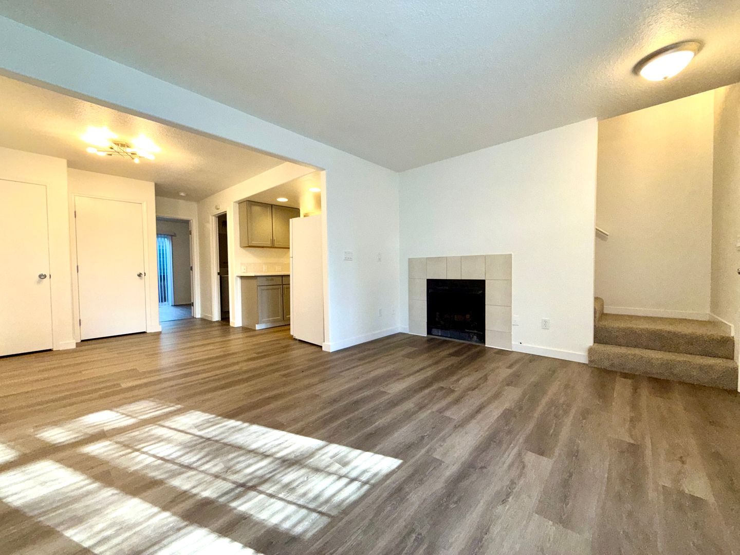 Newly Renovated Townhome in Powellhurst-Gilbert Neighborhood~  New Flooring and Other Finishes!