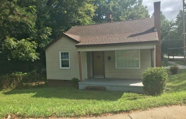 This adorable  2 Bedroom 1 bath home on Glenwood Drive