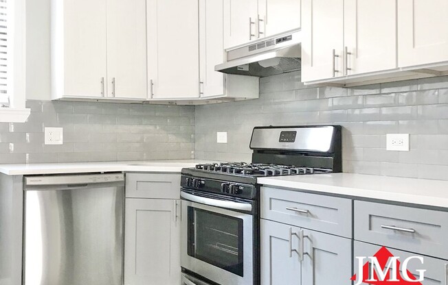 436 W Surf St 2H