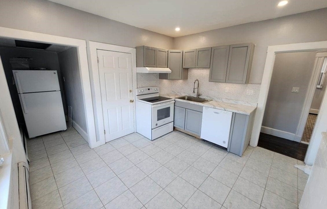 3 beds, 1 bath, 1,800 sqft, $3,000, Unit 2