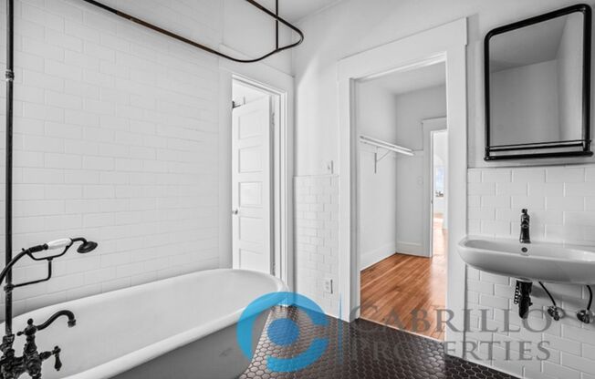 1 bed, 1 bath, 872 sqft, $2,595, Unit 302