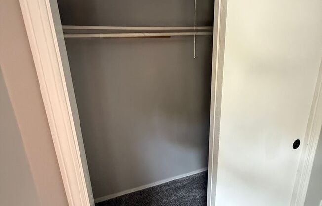 2 beds, 1.5 baths, 928 sqft, $1,085, Unit Unit 402