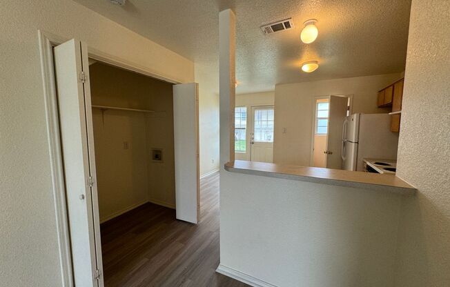 2 beds, 1.5 baths, 900 sqft, $825