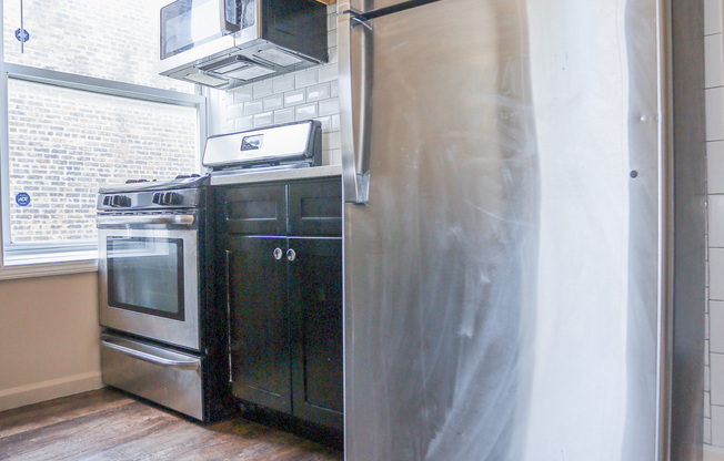 1250 W Montrose Ave