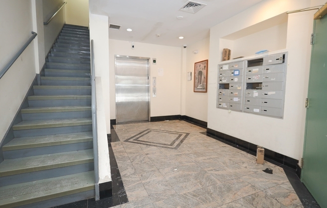 3 beds, 1 bath, 750 sqft, $4,600, Unit 204