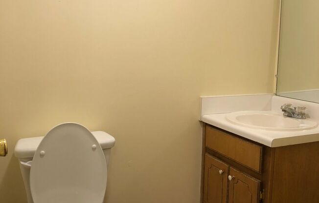 2 Bedroom 1.5 Bath Townhouse in Flowery Branch