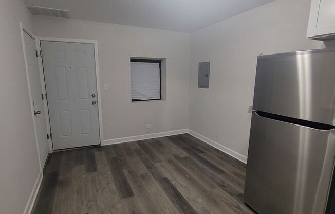 2842 W. 25th Place