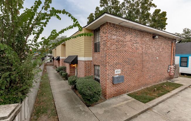 2 Bedroom Townhome in Mid City Available now