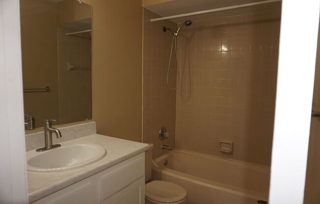 2 beds, 2 baths, $1,300