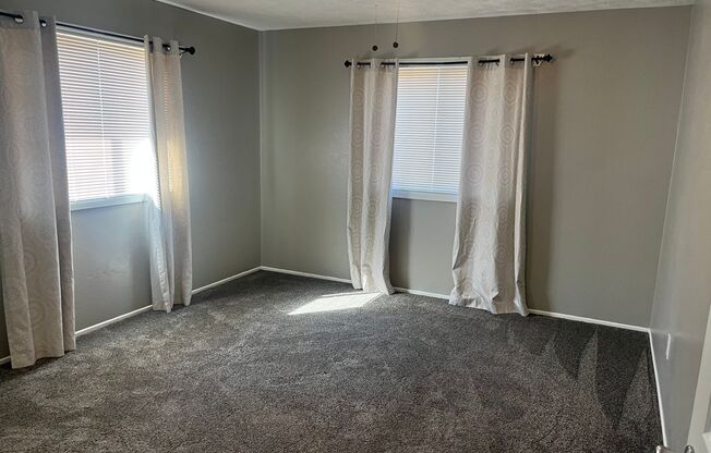 2 beds, 1 bath, $1,300, Unit Unit #A